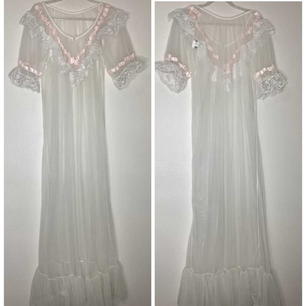 Vintage Helen of Troy White Robe Pink Ribbon Lace EUC Med